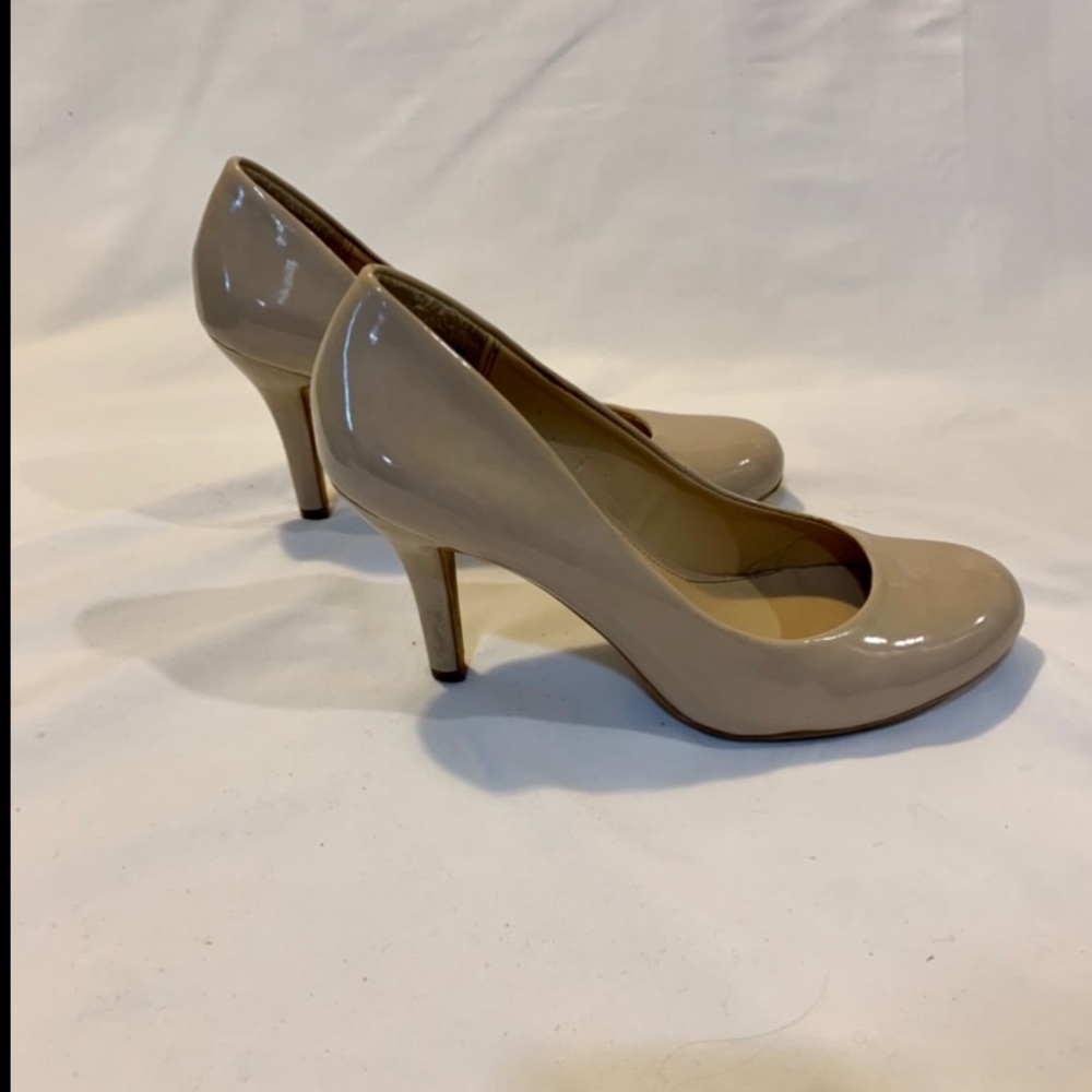 LIKE NEW — Mootsies Tootsies • Patent Pumps